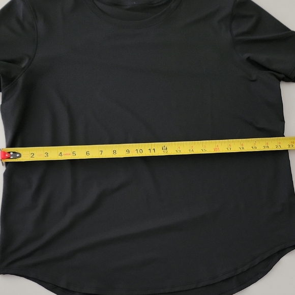 Lululemon Black T-Shirt - Picture 5 of 12